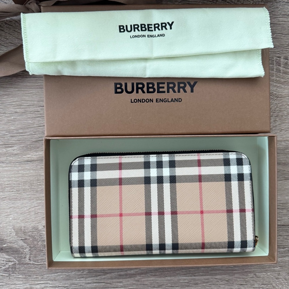 Burberry Zip Wallet with Tan Gift Box and Matching Bag